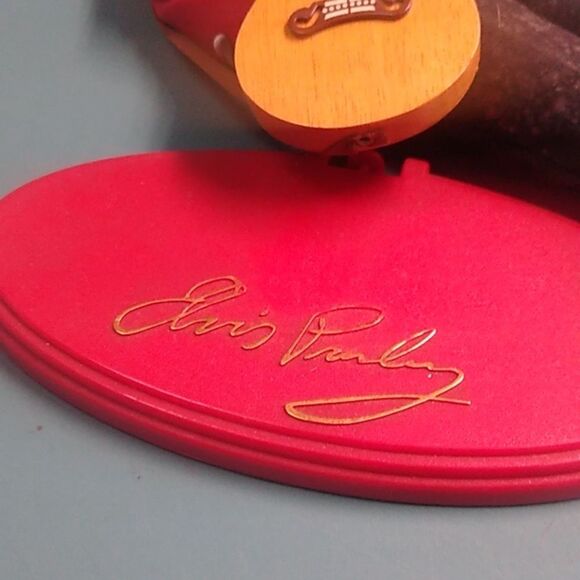 Elvis Presley Enterprise Inc. Red Display Stand, Guitar, Doll 1993 - Picture 2 of 10